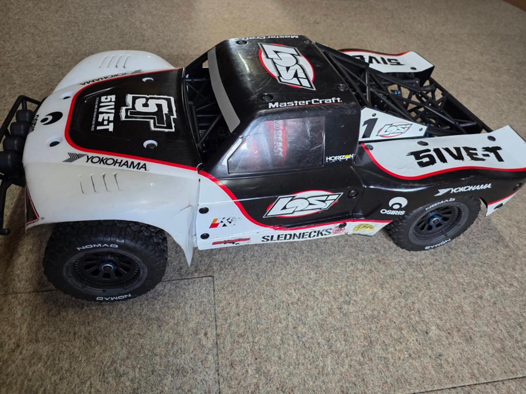 Losi 5ive-T, Hobby & Loisirs créatifs, Autres échelles, Enlèvement ou Envoi, Voiture off road, Comme neuf