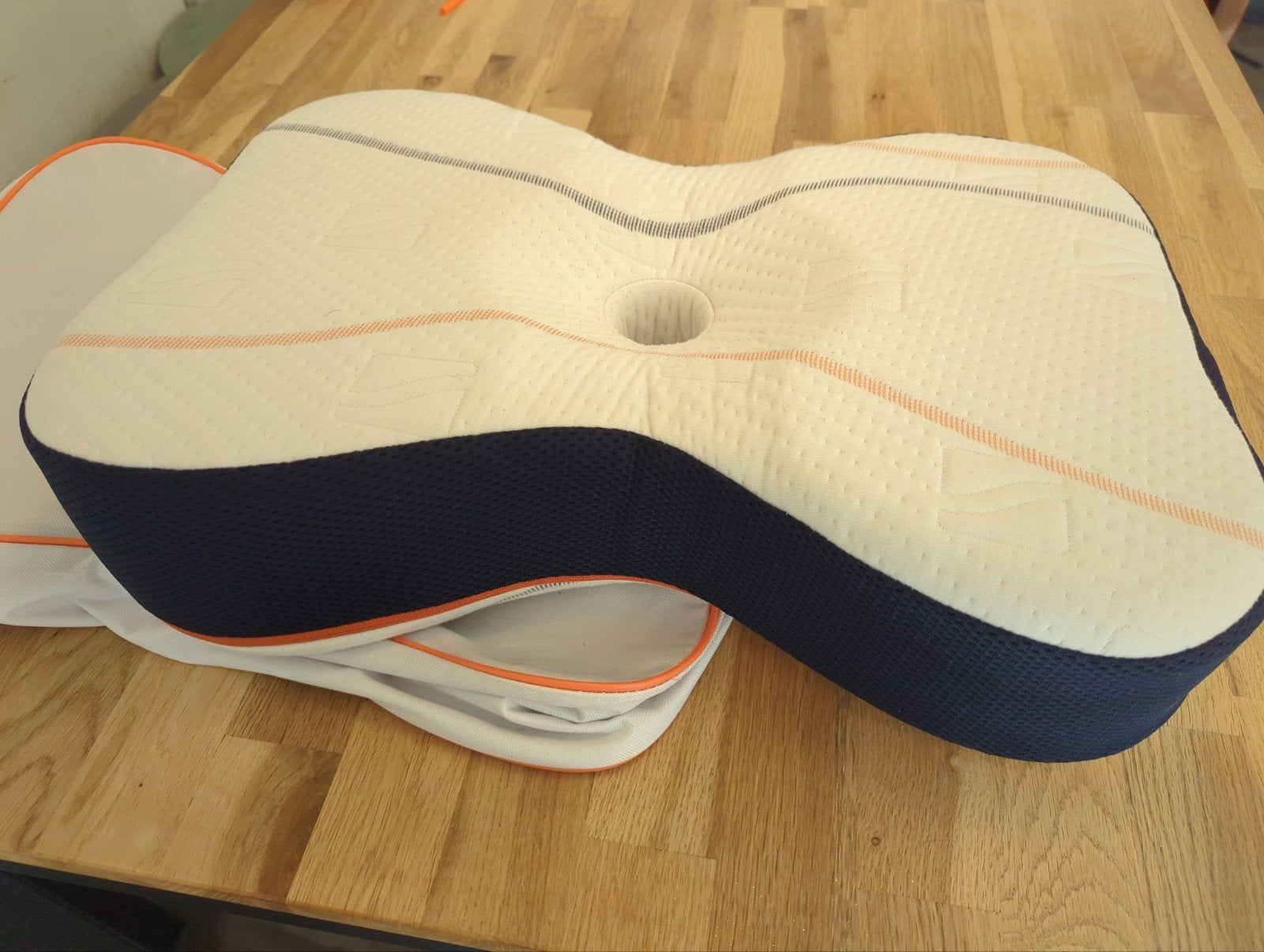 M-line athletic pillow, Schuim, Wit, Ophalen of Verzenden, Zo goed als nieuw