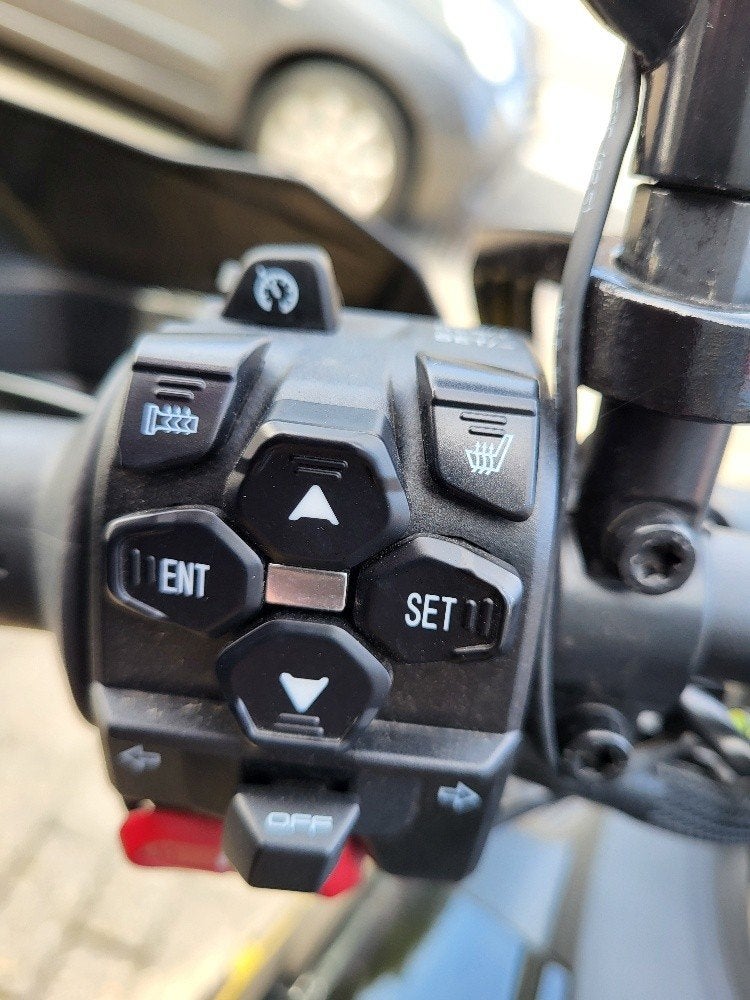 QJ Motor SRT 900 Ex-Demo, 2 cilinders, Occasion, Motorrijbewijs A, 900 cc
