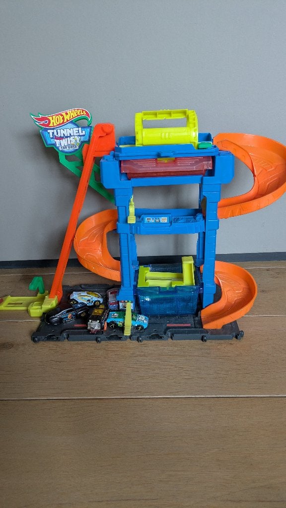 Hot Wheels Tunnel Twist Car Wash + 5 auto's, Kinderen en Baby's, Ophalen, Hot Wheels, Handmatig, Racebaan