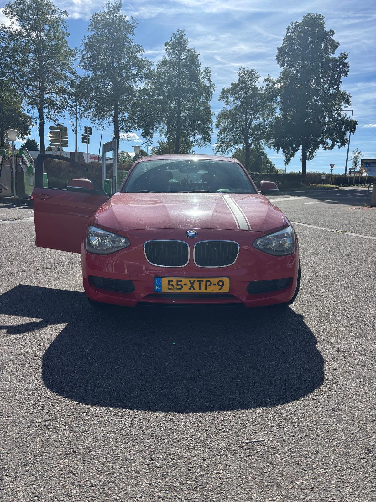 Rode Bmw 114i, Auto's, Euro 5, 1 Reeks, Handgeschakeld, 5 deurs