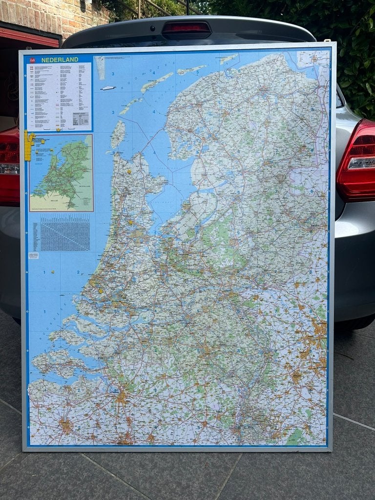 Vintage kaart Nederland in aluminium kader, Boeken, Ophalen, 2000 tot heden, Nederland, Landkaart