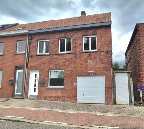 Ruime halfopen woning met veel potentieel, Immo, 200 tot 500 m², 3 kamers, Zonnebeke, Provincie West-Vlaanderen
