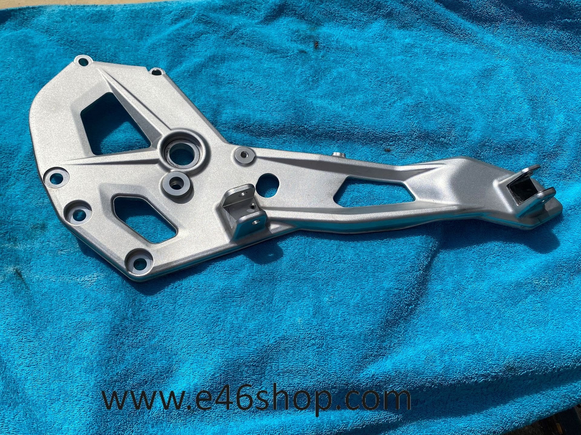 BMW F900R K83 VOETSTEUNEN SCHETSPLAAT LINKS OEM 8404013, -, Utilisé, -, -
