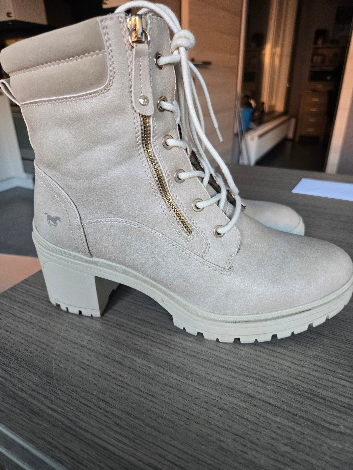 Mustang schoenen, Ophalen, Gedragen