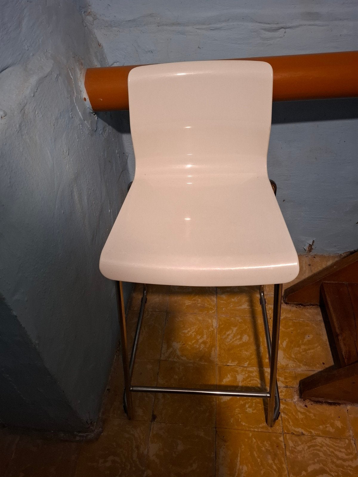 witte ikea barkruk 66 cm hoog, Huis en Inrichting, Ophalen, Kunststof, 60 tot 90 cm, Zo goed als nieuw