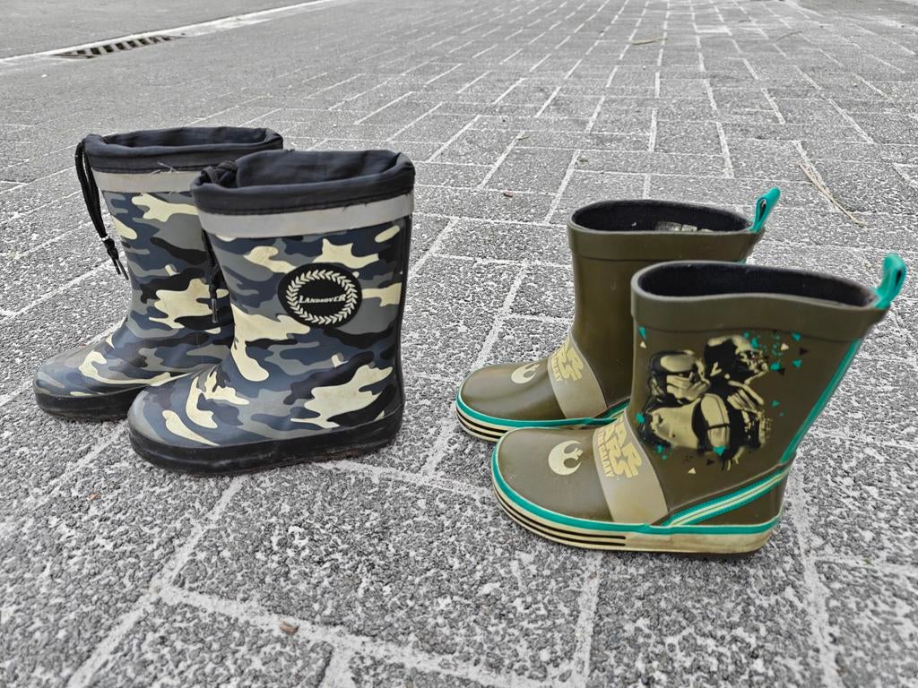 2 paires de bottes en caoutchouc tailles 22 et 26, Enfants & Bébés, Vêtements de bébé | Chaussures & Chaussettes, Enlèvement