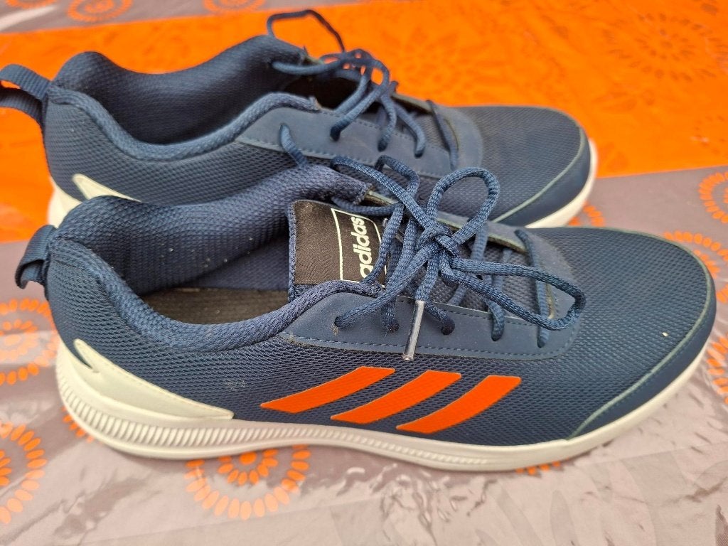 Adidas maat 43 1/3, Ophalen, Blauw, Sportschoenen, Zo goed als nieuw