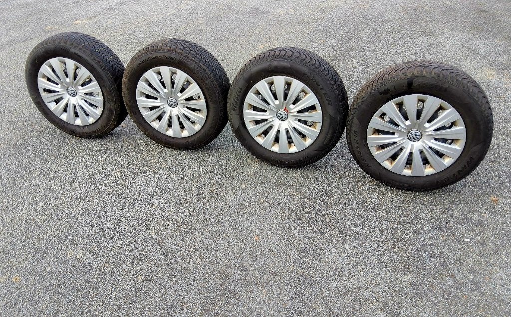 Pneus hiver 195/65-15 avec jantes VW, 15 pouces, Pneus et Jantes, Pneus hiver, Enlèvement