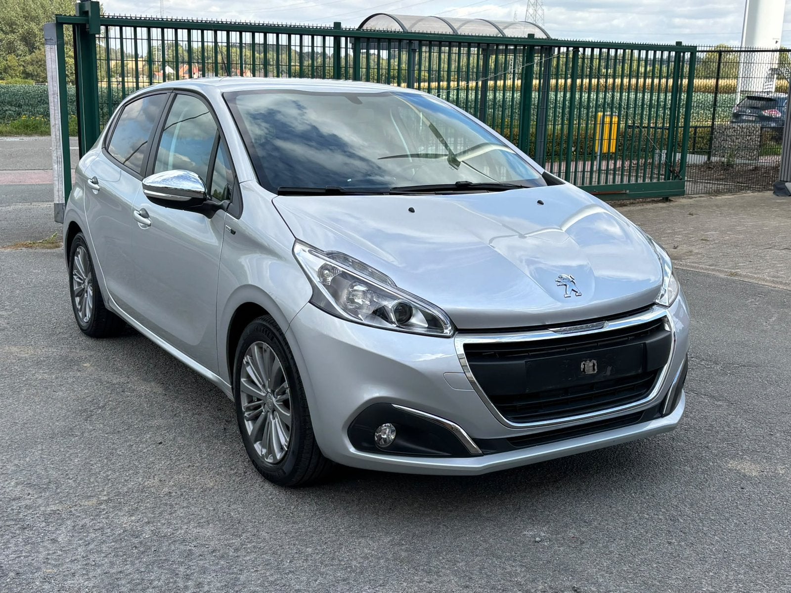 Peugeot 208 1.2 essence gps airco euro 6b, Auto's, 4 deurs, Euro 6, 1199 cc, Adaptive Cruise Control