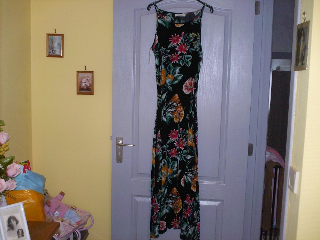 a vendre robe pour dame, Kleding | Dames, Ophalen of Verzenden, Zo goed als nieuw, Overige kleuren, Onder de knie