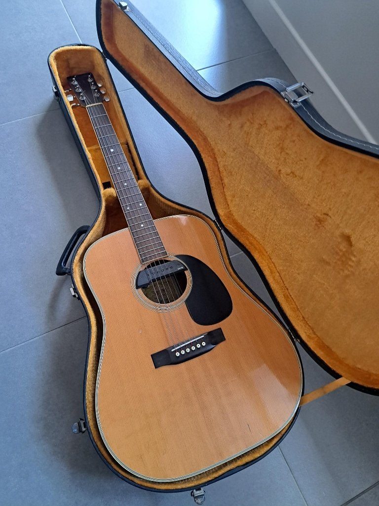 Akoestische Gitaar van Suzuki met koffer, Muziek en Instrumenten, Ophalen, Gebruikt, Western- of Steelstringgitaar, Met koffer