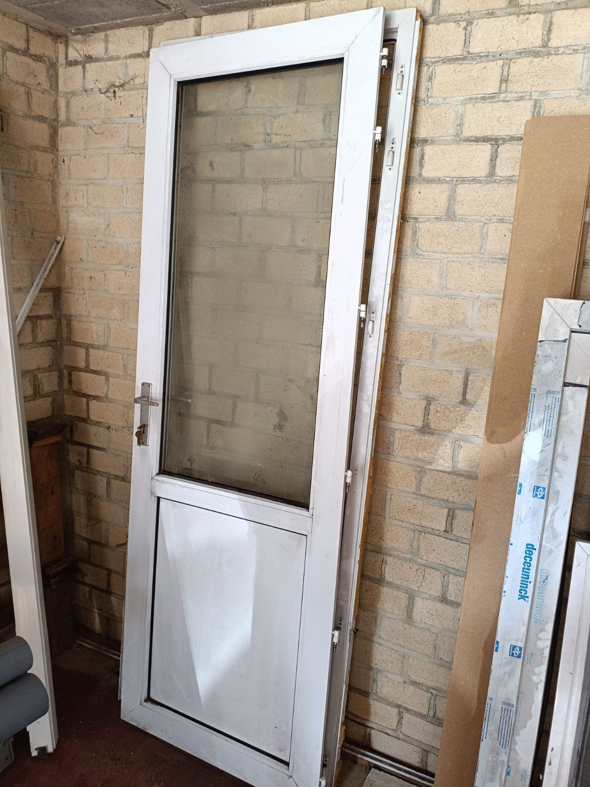 1 pvc deur met glas en 1 pvc raam, Ophalen