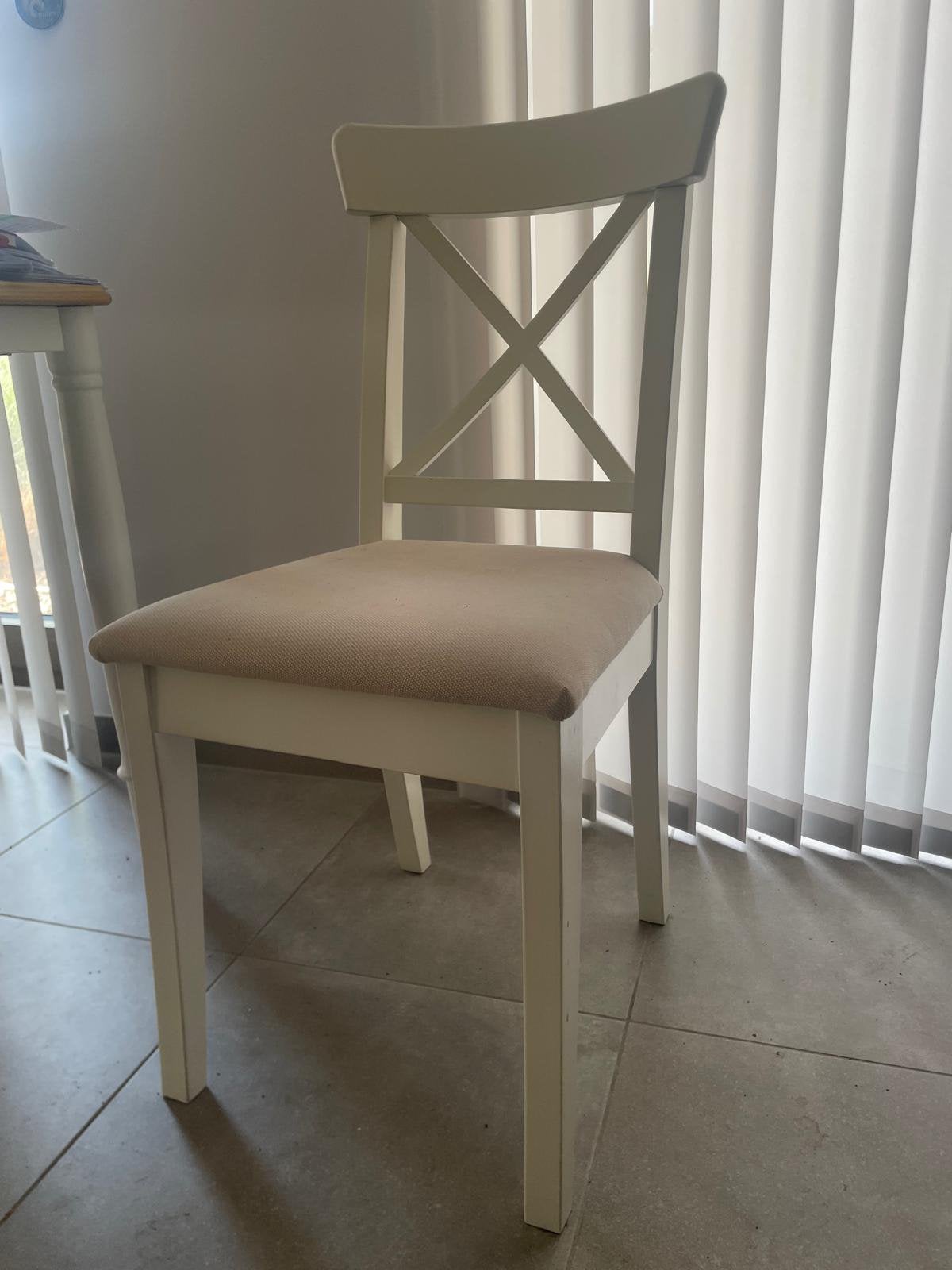 Uitverkoop wegens verhuis: IKEA INGOLF stoelen - 2 stuks, Huis en Inrichting, Stoelen, Ophalen, Zo goed als nieuw