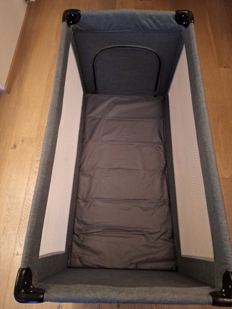 BABYWORLD Reisbed - 60x120cm (+matras + extra dikke matras), Kinderen en Baby's, Ophalen, Zo goed als nieuw