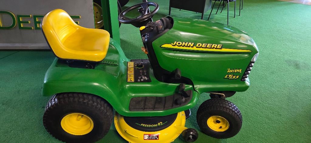 Gereviseerde John Deere LT155 zitmaaier, John Deere, Gebruikt, Elektrische starter, Ophalen of Verzenden