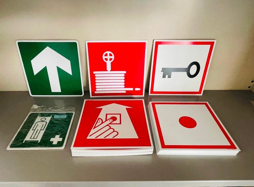 Panneaux / stickers signalisation @ Oxfam Solidarité, Enlèvement