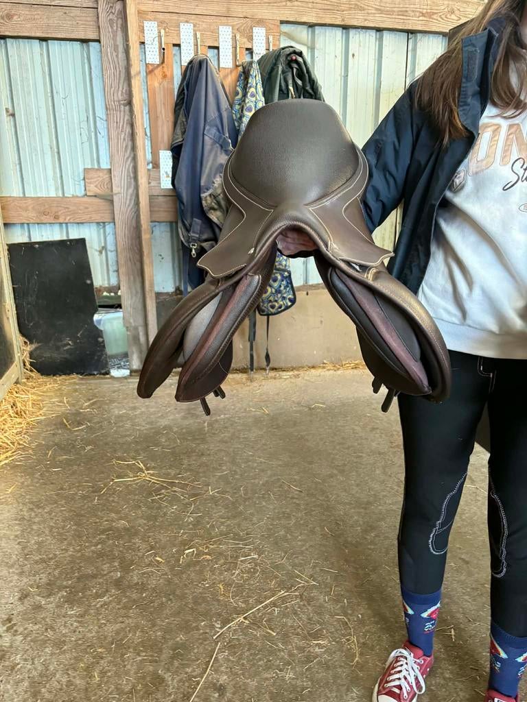 Bruin Wintec zadel 17,5 inch., Dieren en Toebehoren, Ophalen, Zo goed als nieuw, Springen