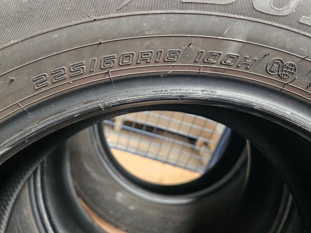 pneu Dunlop  225 60 R18 100H -3pc, Enlèvement