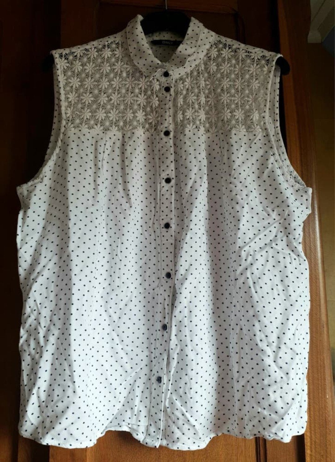 Mouwloze blouse ONLY wit met polkadots & kant mt 40, Maat 38/40 (M), Only, Wit, Ophalen of Verzenden
