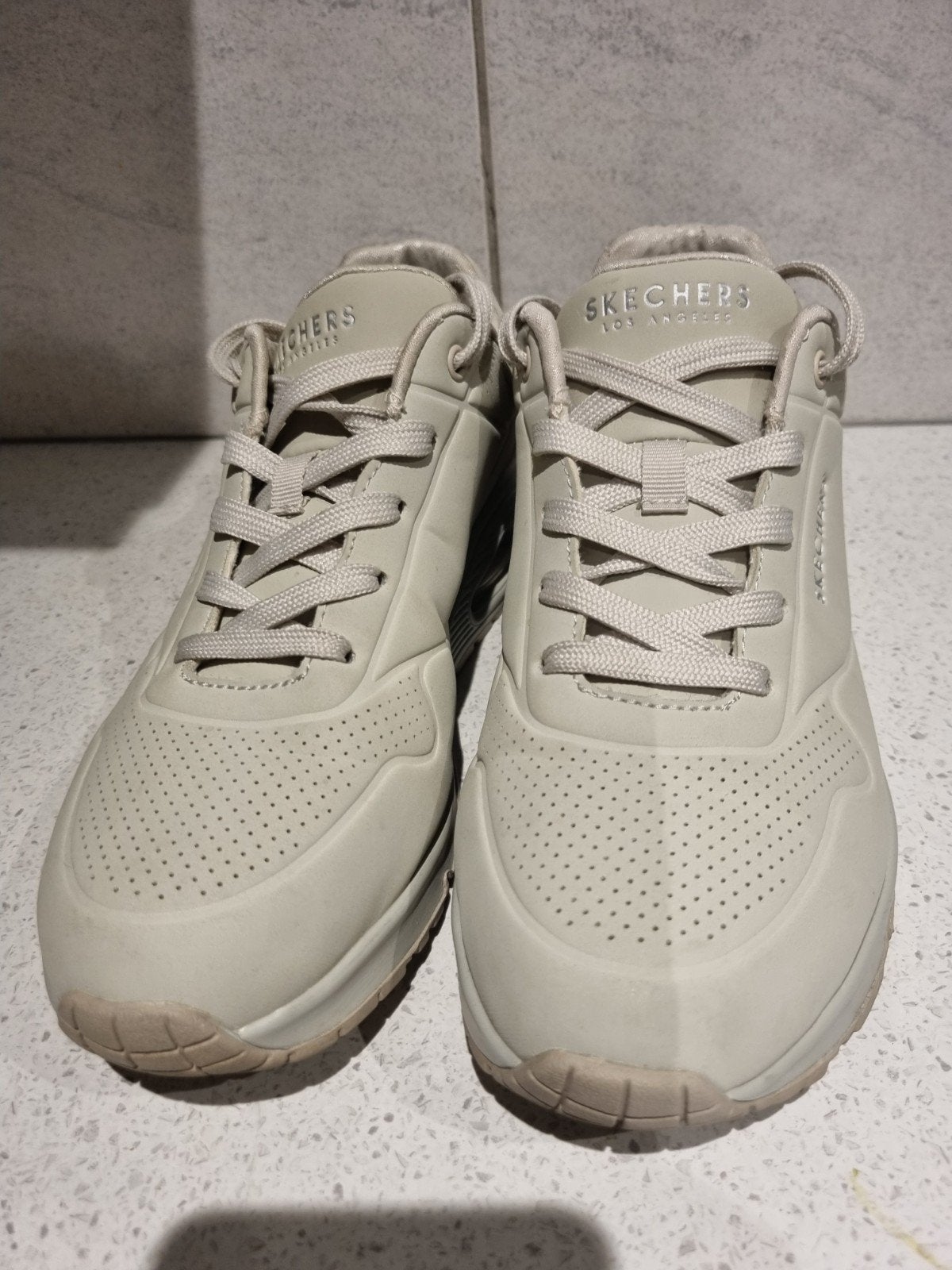 Nieuwe skechers, Ophalen, Beige