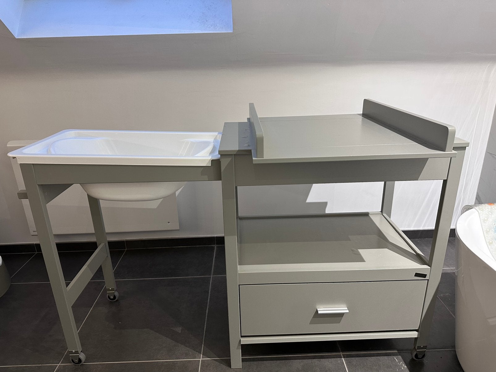 Table à langer Péricles avec baignoire intégrée, Enfants & Bébés, Bains & Soins, Enlèvement, Utilisé