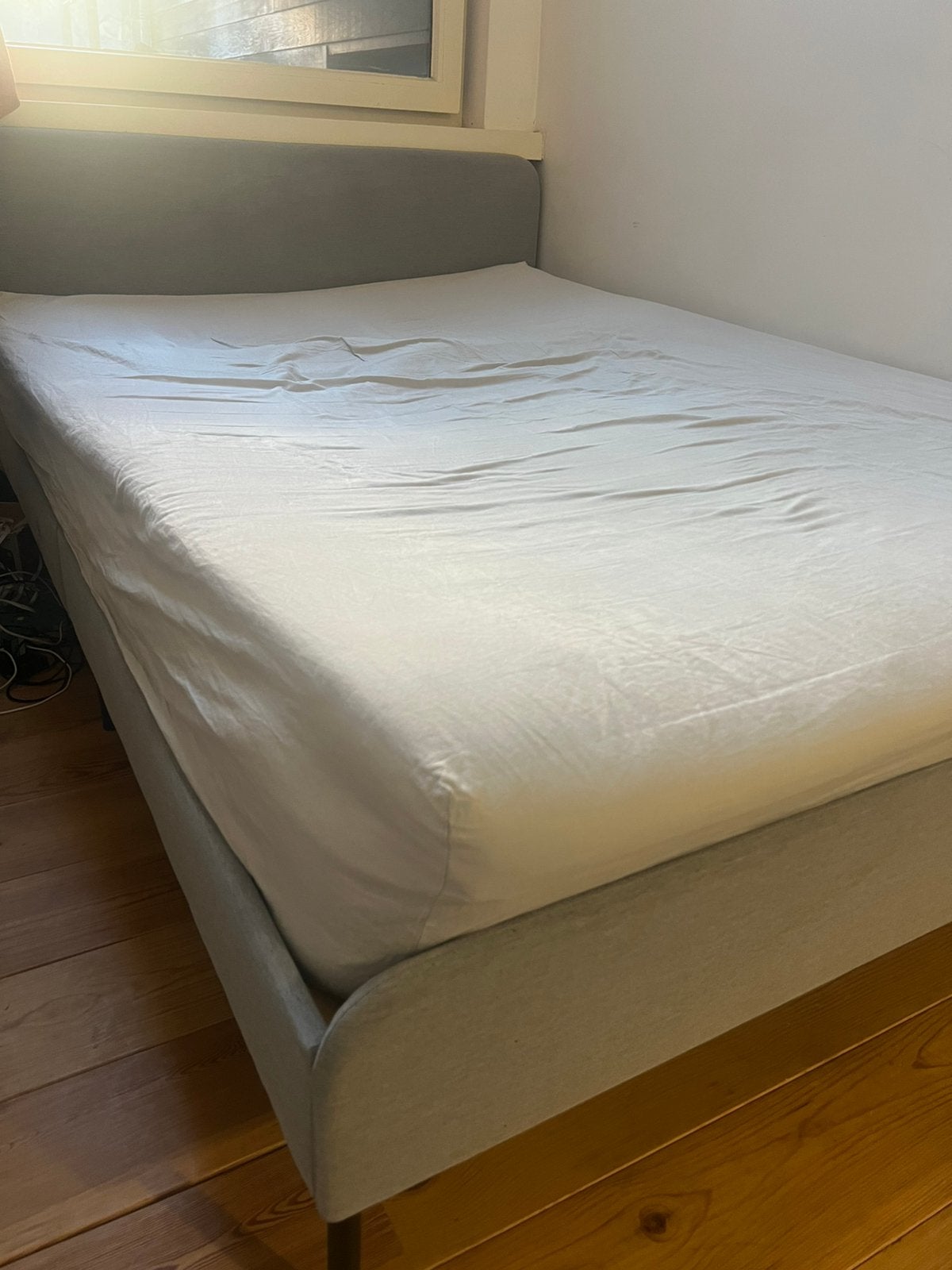 IKEA bed inclusief matras, Huis en Inrichting, Slaapkamer | Bedden, Ophalen, 140 cm, Zo goed als nieuw, Twijfelaar