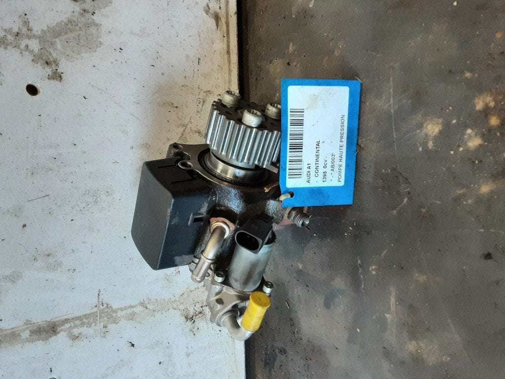 POMPE HAUTE PRESSION Audi A1 (8X1 / 8XK) (03L130755AJ), Utilisé, Audi