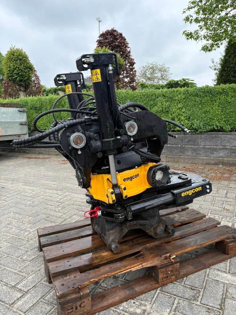Engcon ec 209-cw10gr10 draai-kantelstuk, Articles professionnels, Machines & Construction | Grues & Excavatrices, Enlèvement
