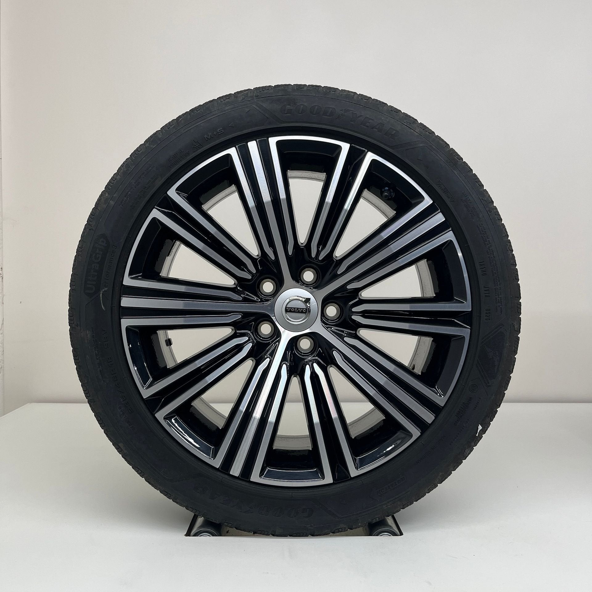 Volvo S60/V60 - 18 inch - winterbanden, Auto-onderdelen, Banden en Velgen, 18 inch, Gebruikt, Banden en Velgen, 235 mm