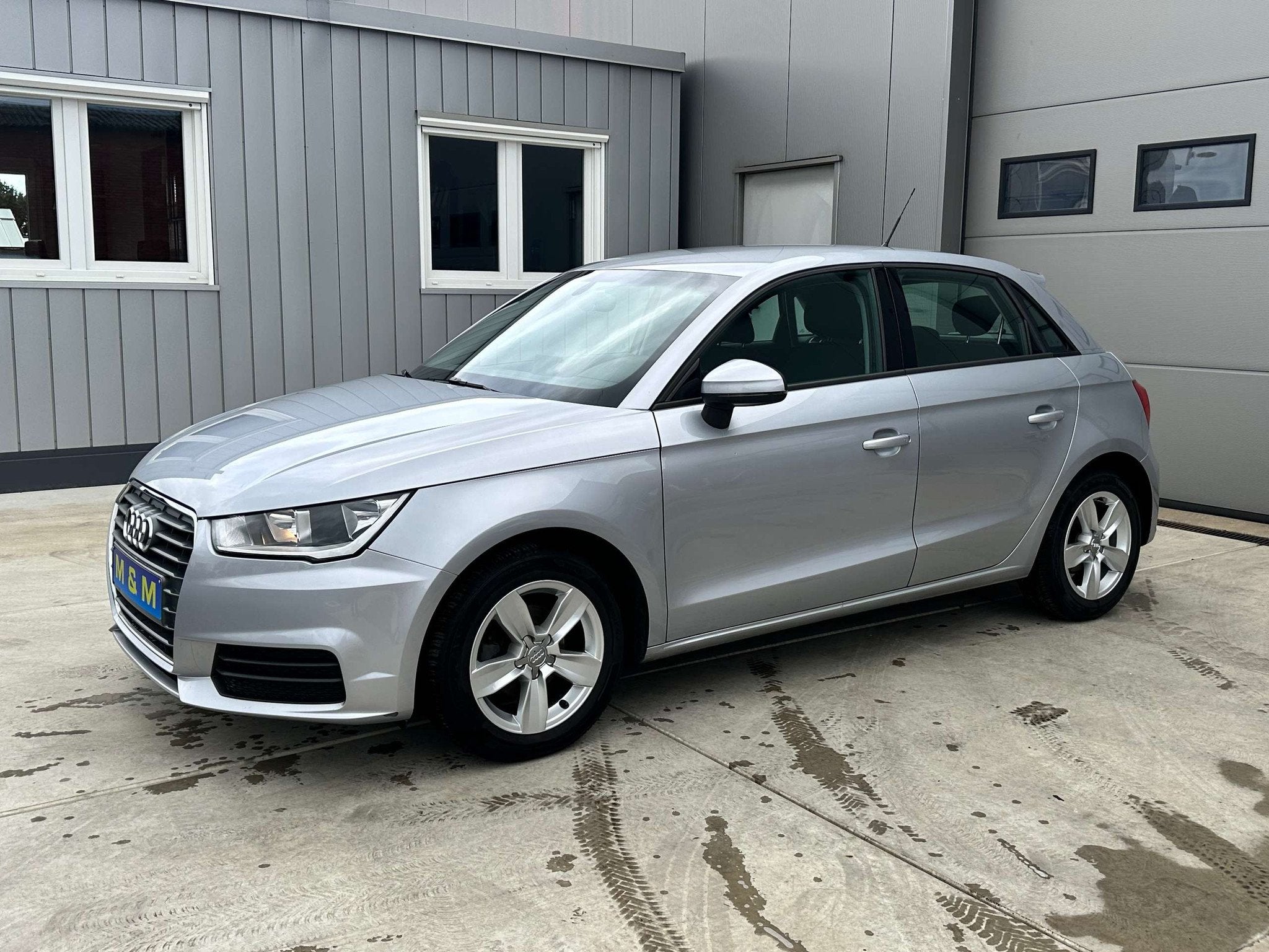 Audi A1 A1 Sportback 1.0 TFSI ultra Design S tronic * 12M, Autos, Argent ou Gris, Achat, A1, Entreprise