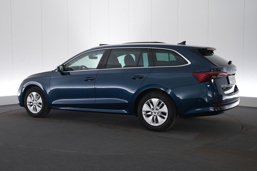 (2BFJ281) SKODA OCTAVIA COMBI, Autos, Skoda, Entreprise, Achat, Octavia, ABS, Régulateur de distance, Airbags, Air conditionné