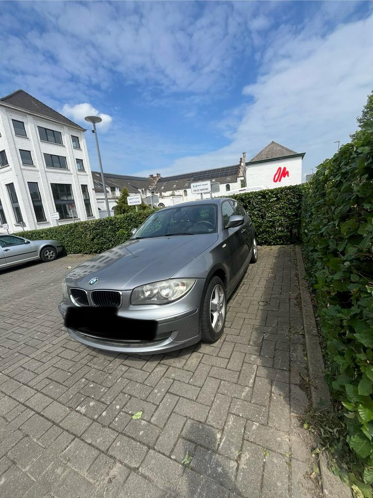Serie 1 automatique 2012 130 000 kilomètres bruit moteur !, Auto's, Automaat, 1 Reeks, Particulier, Te koop