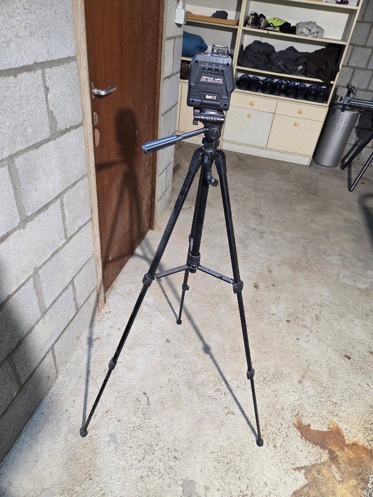 Kruislaser te huur, Doe-het-zelf en Bouw, Meetapparatuur, Ophalen, Zo goed als nieuw, Accessoires