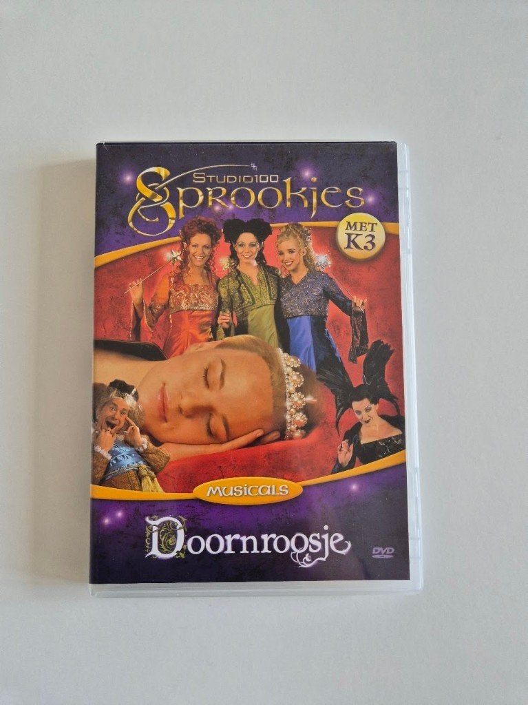 DVD - Studio 100 Sprookjes - Doornroosje (met K3), Cd's en Dvd's, Dvd's | Kinderen en Jeugd, Zo goed als nieuw, Film, Overige genres