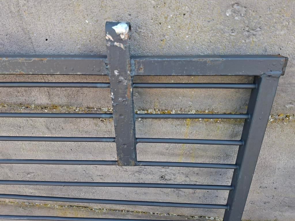 Metalen poort, Enlèvement