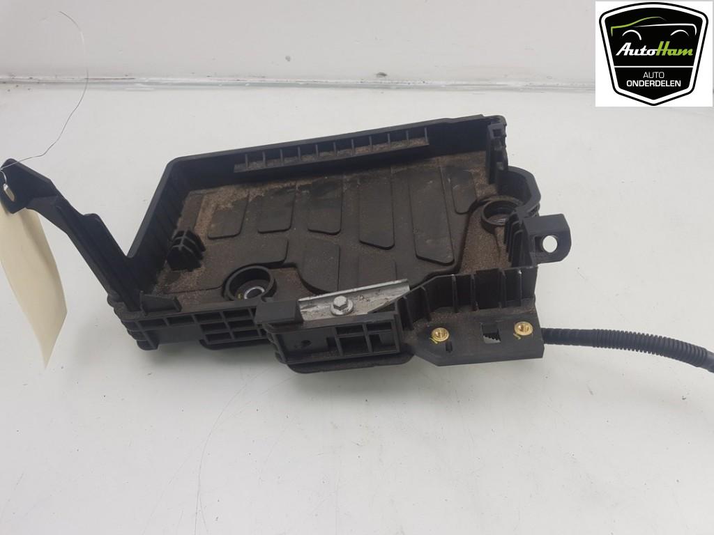 BAC A BATTERIE Dacia Sandero III (01-2019/-), Autos : Pièces & Accessoires, Batteries & Accessoires, Dacia, Utilisé