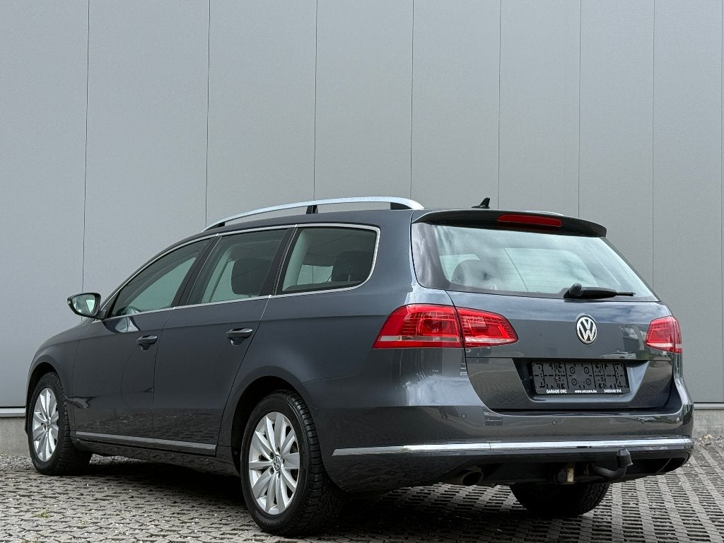 Volkswagen Passat SW 1.6 TDi Xenon Cruise ParkSensor Navi, Auto's, Voorwielaandrijving, Stof, 4 cilinders, Bedrijf