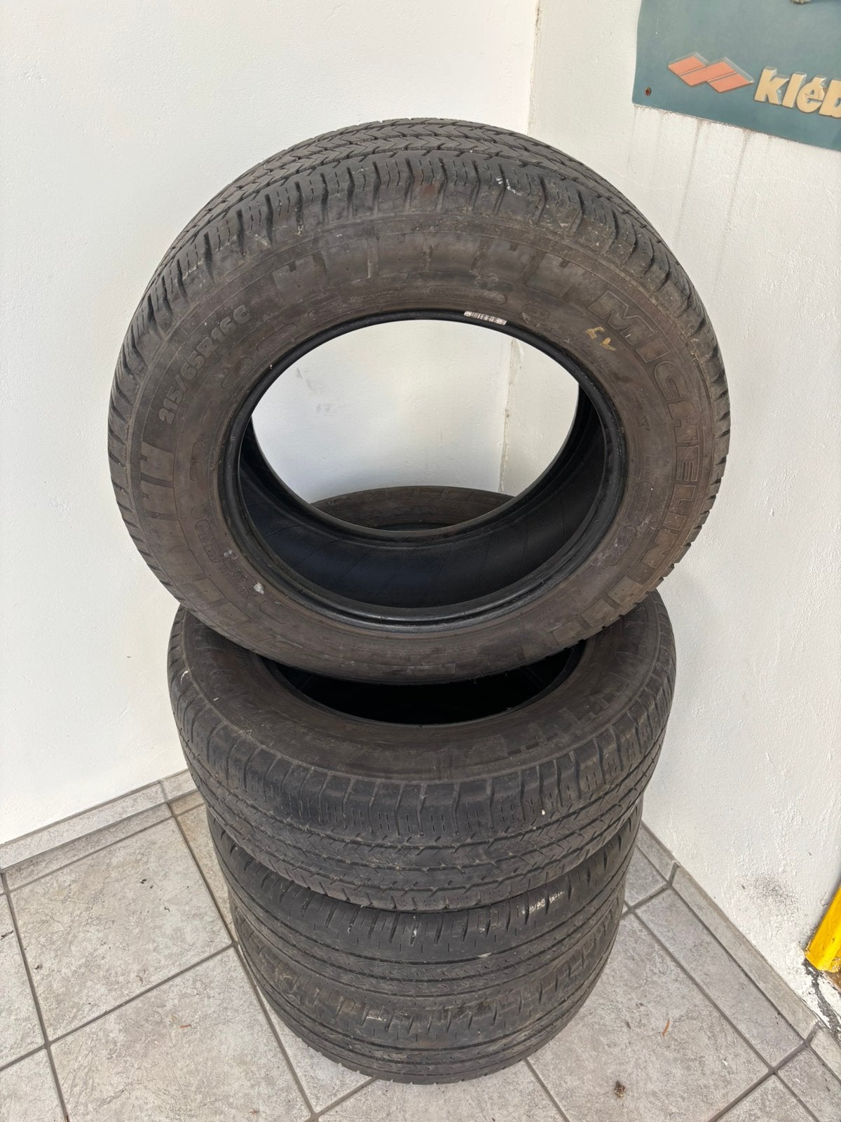 215/65-16 CM. Camonette, Enlèvement, Pneu(s)