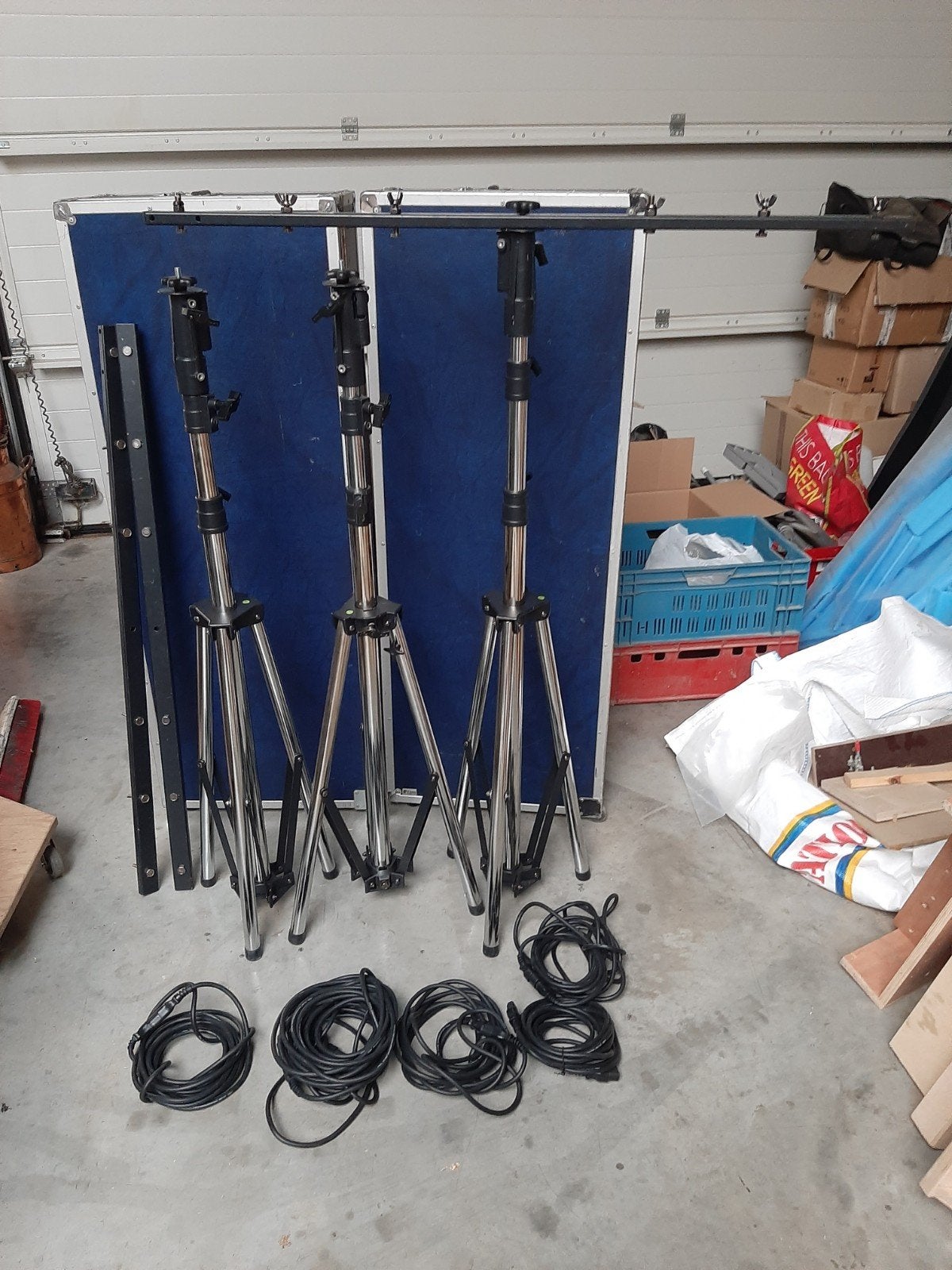 Showtec Lichtstatieven Set met T-Baren & 5x Schuko, Muziek en Instrumenten, Ophalen, Zo goed als nieuw