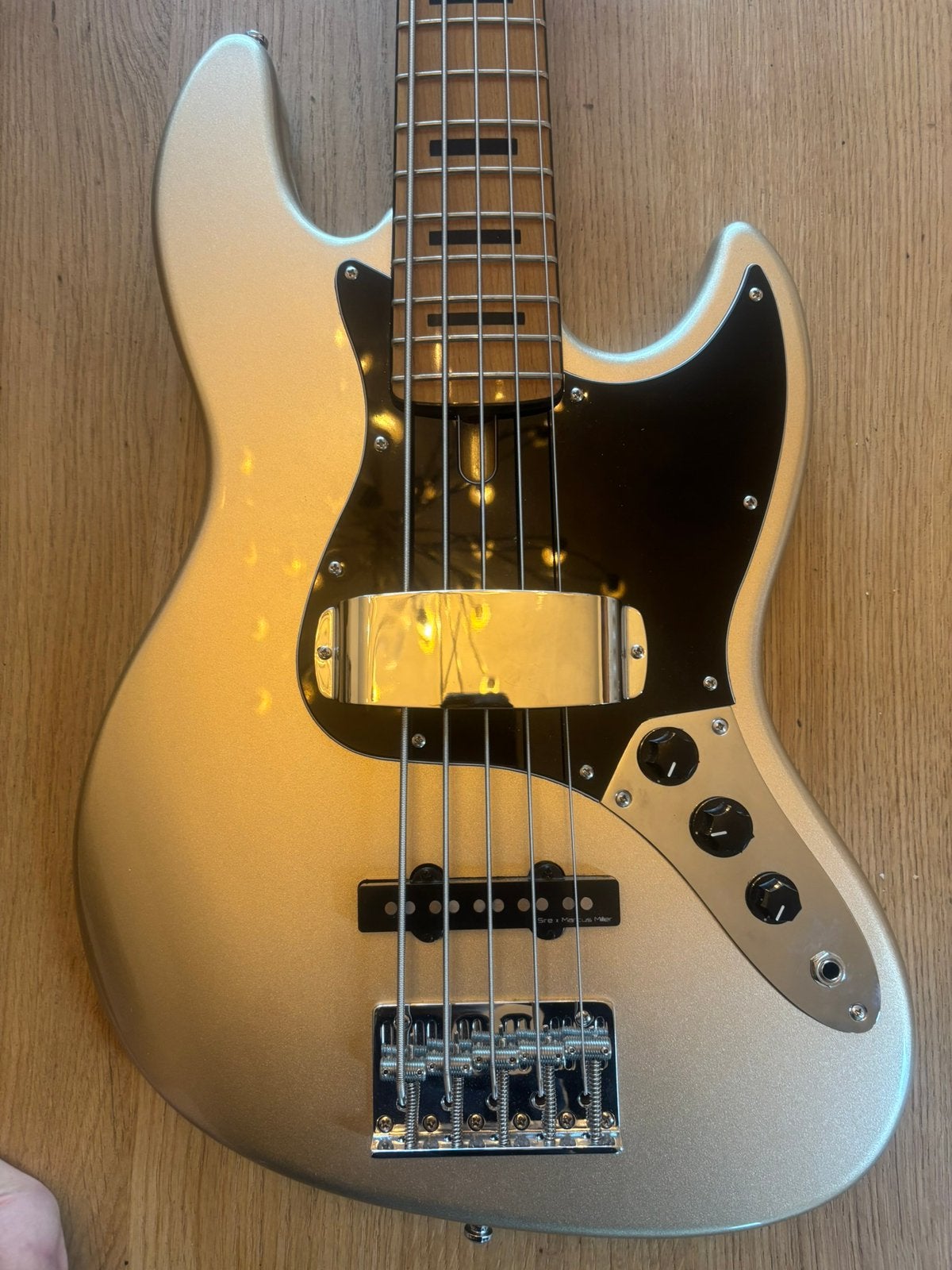 Sire Marcus Miller V5 5 string Champagne Gold Metallic, Muziek en Instrumenten, Ophalen, Zo goed als nieuw, Elektrisch, 5-snarig
