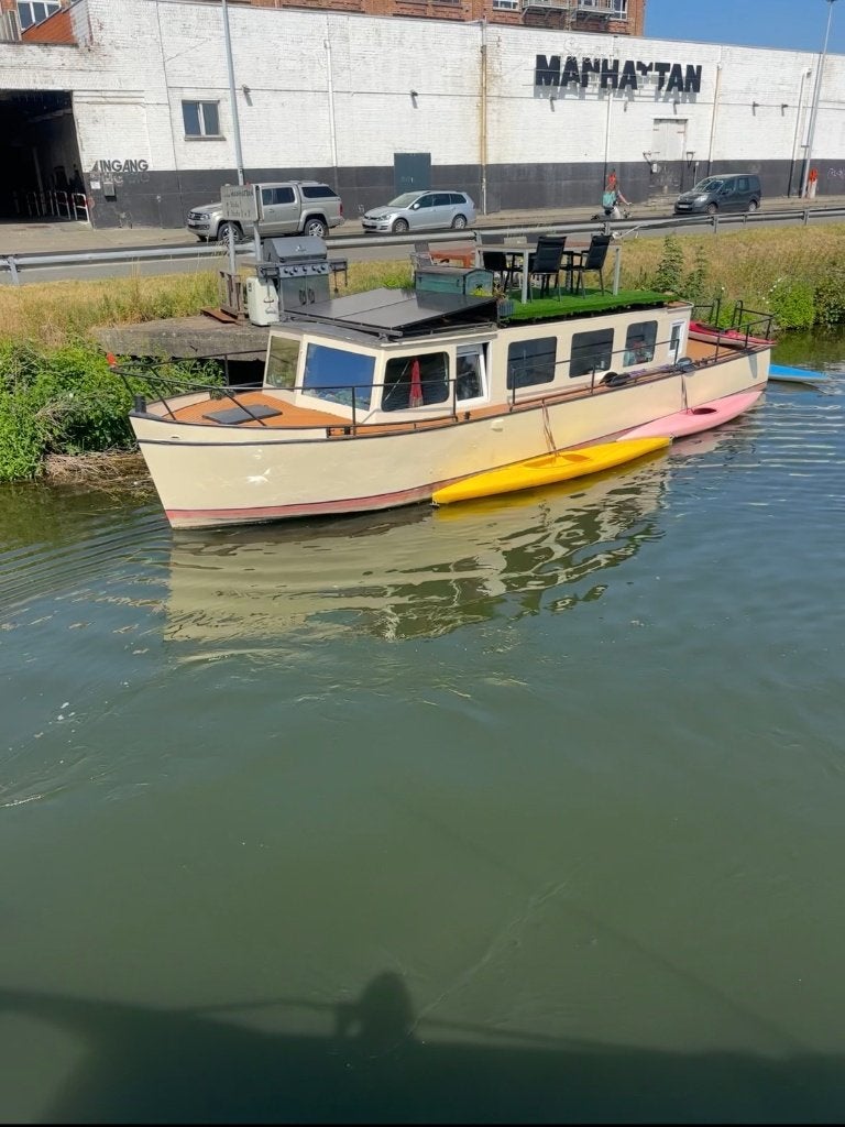Stalen saloonkruiser 12m x 3,2m, bouwjaar 1980, Watersport en Boten, Overige merken, Gebruikt, Binnenboordmotor, Kruiser