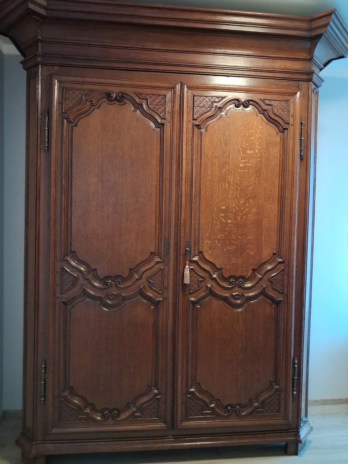 Antieken kast. Linnenkast Lodewijk xv Zelf afhalen., Antiek en Kunst, Ophalen