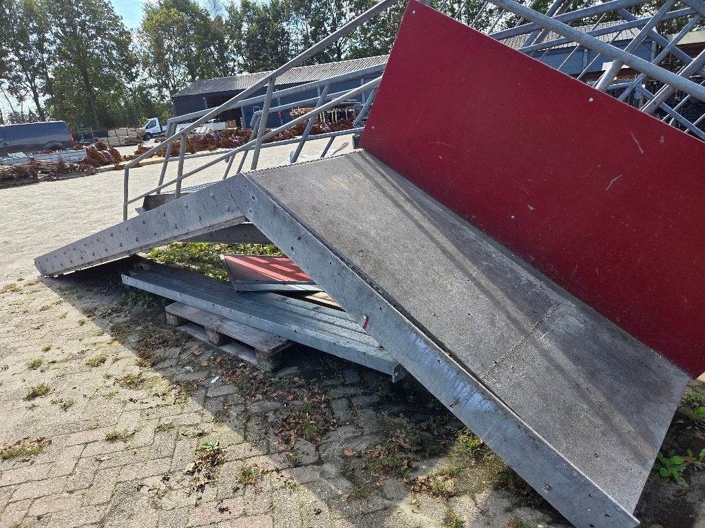 gegalvaniseerde ijzeren trap met leuning en plateau, Ophalen, Gebruikt, IJzer