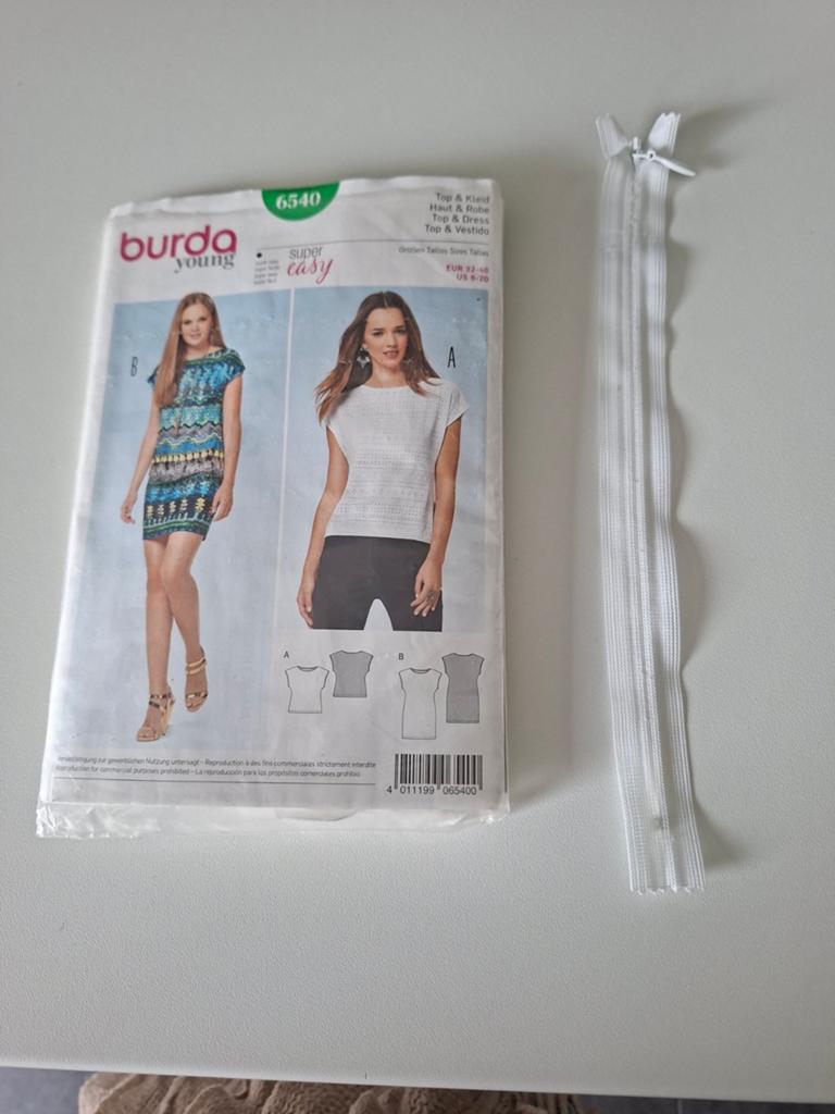 Burda patroon en witte tiret, Hobby en Vrije tijd, Kledingpatronen, Ophalen, Burda