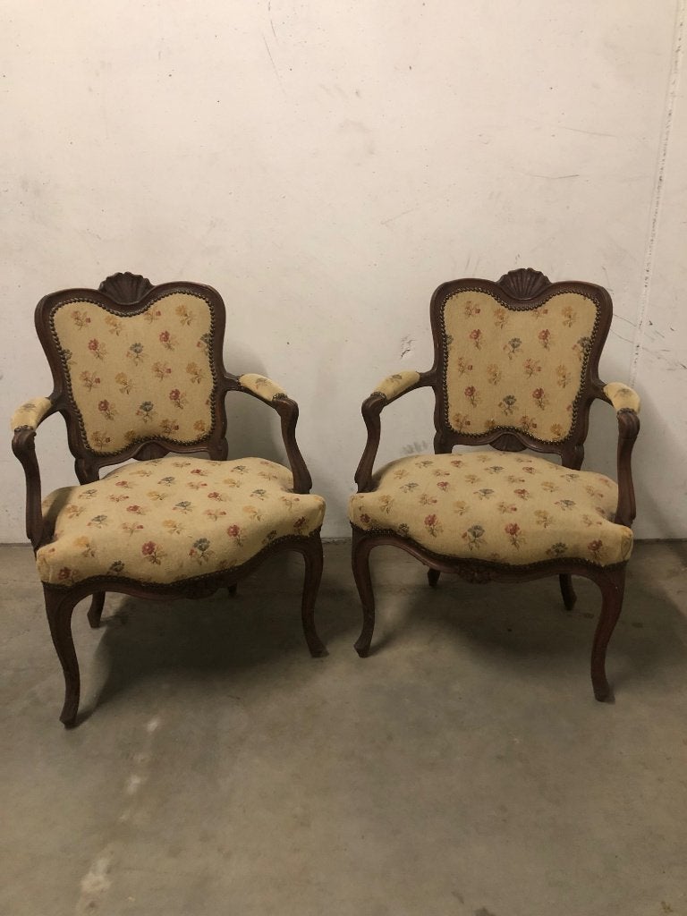 Paire de fauteuils cabriolets de style Louis XV, Enlèvement