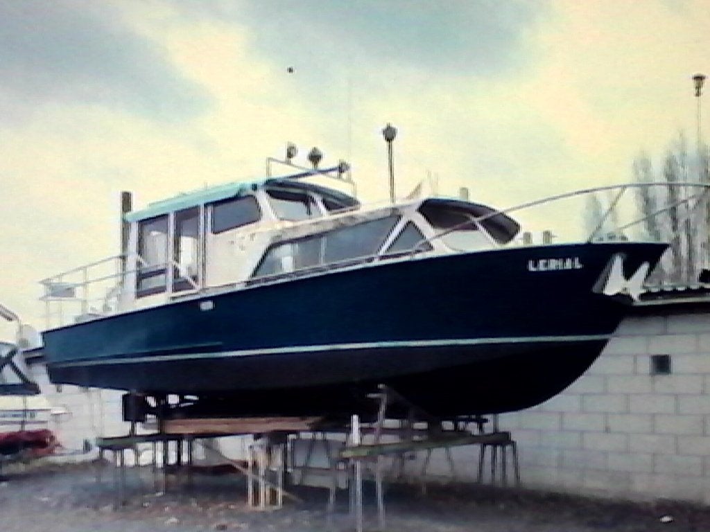 MOTORBOOT  9,5 meter X 3 meter  T.T. huidige naam., Watersport en Boten, 9 m, Gebruikt, Diesel, Kruiser