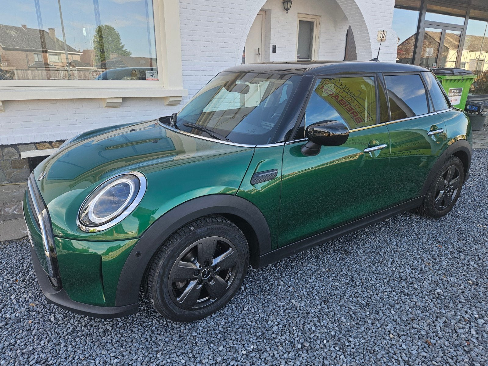 Mini Cooper 1.5 benzine 5 deurs  2021 IN UITSTEKENDE STAAT, Autos, Achat, Euro 6, Entretenue par le concessionnaire, Noir