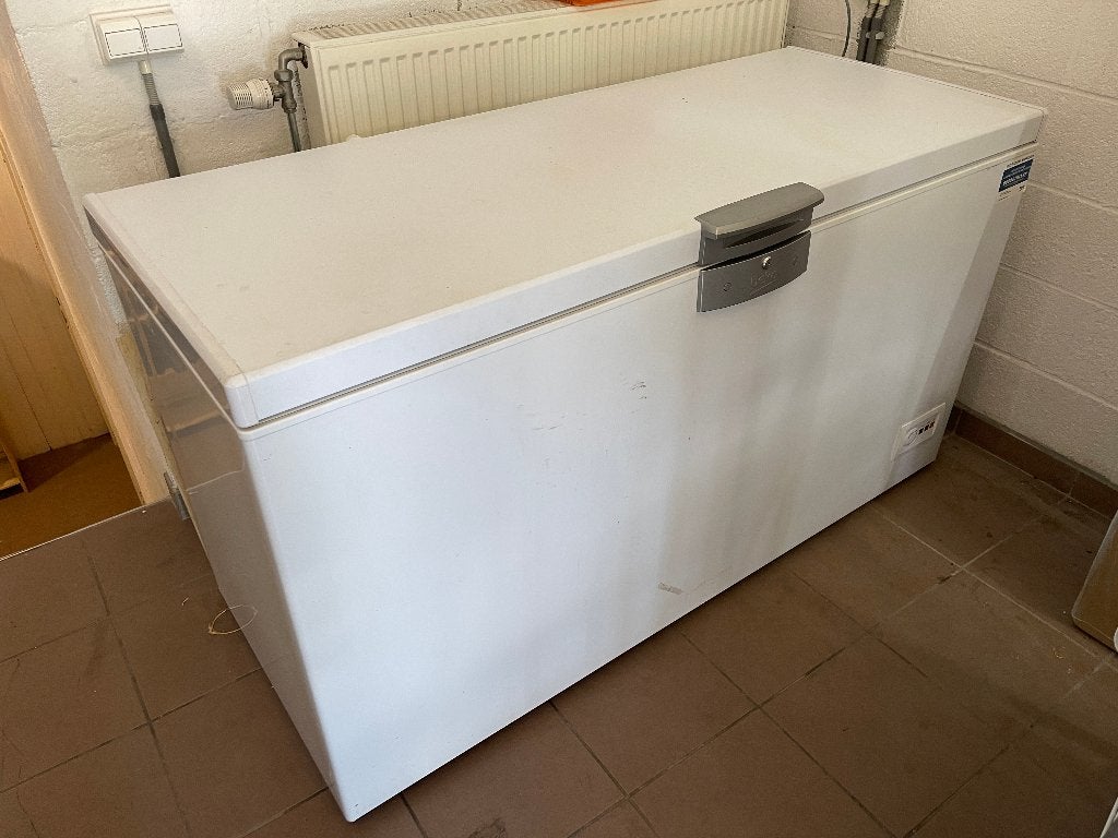 Diepvriezer-Bekhsa47520-BEKO - reden voor verhuizing, Elektronische apparatuur, Vriezers en Diepvrieskisten, Tussenbouw, Zo goed als nieuw