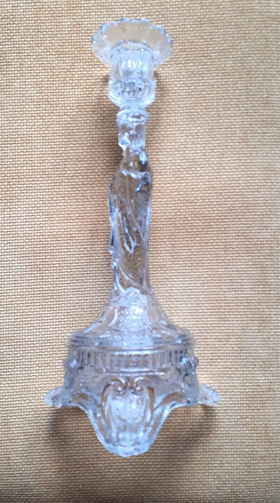 Bougeoirs en verre, Enlèvement